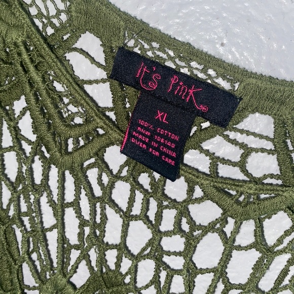 It's pink green top sz XL - Picture 3 of 3